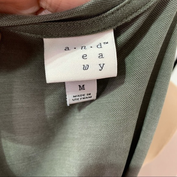 And ea wy Women Top Size M Green Olive - Picture 8 of 11